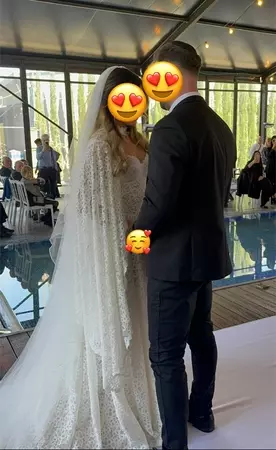 זוג מהבנות בחופה